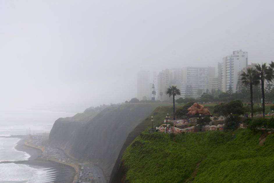 A gloomy view along the Miraflores promenade, one of the best things to do in Lima on a one day trip in Lima, overlooking the Miraflores cliffs and the "el Beso" statue 