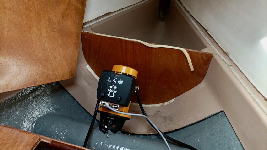 Bow thruster in small sailing boat