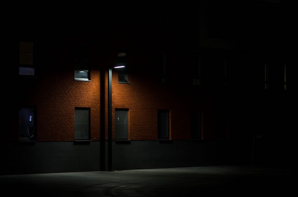 A darkened street is an obvious setting for van life horror stories and should be avoided. This is where van life break ins are most likely to occur